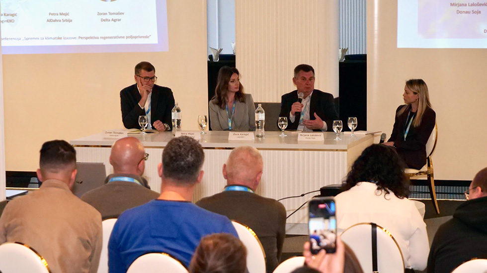 logineko presenting at donau soja congress